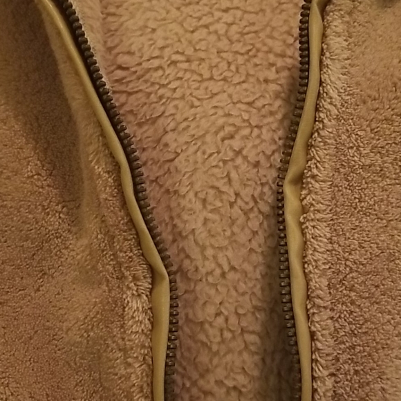 Teddy Vest with Hood 🐻 - Picture 3 of 7